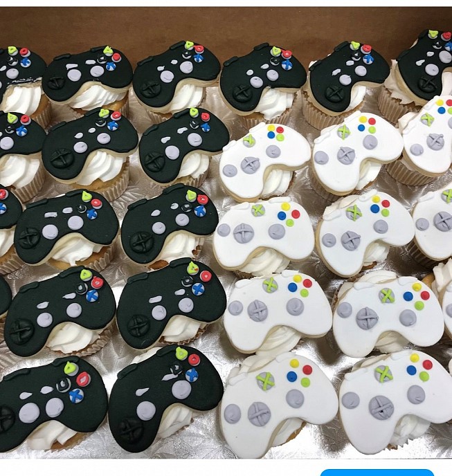Gaming Cookie Topper Cupcakes