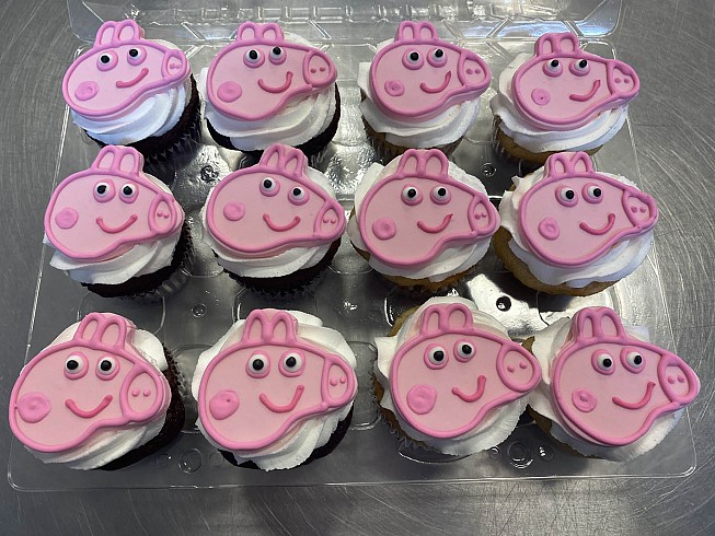 Peppa Pig cookie Topper Cupcakes